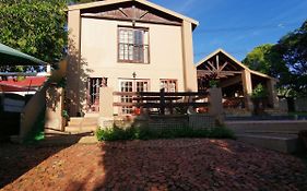 Paulshof Guesthouse - Hluhluwe Road Complex